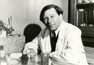 Бори́с Петро́вич То́кин (1900—1984) — советский учёный-биолог, доктор биологических наук, ректор Томского университета, основатель кафедры эмбриологии (1949) ЛГУ имени А. А. Жданова. Президент Ленинградского Общества испытателей природы (1966—1984), создатель учения о фитонцидах. Герой Социалистического Труда. Лауреат Сталинской и Государственной премий.