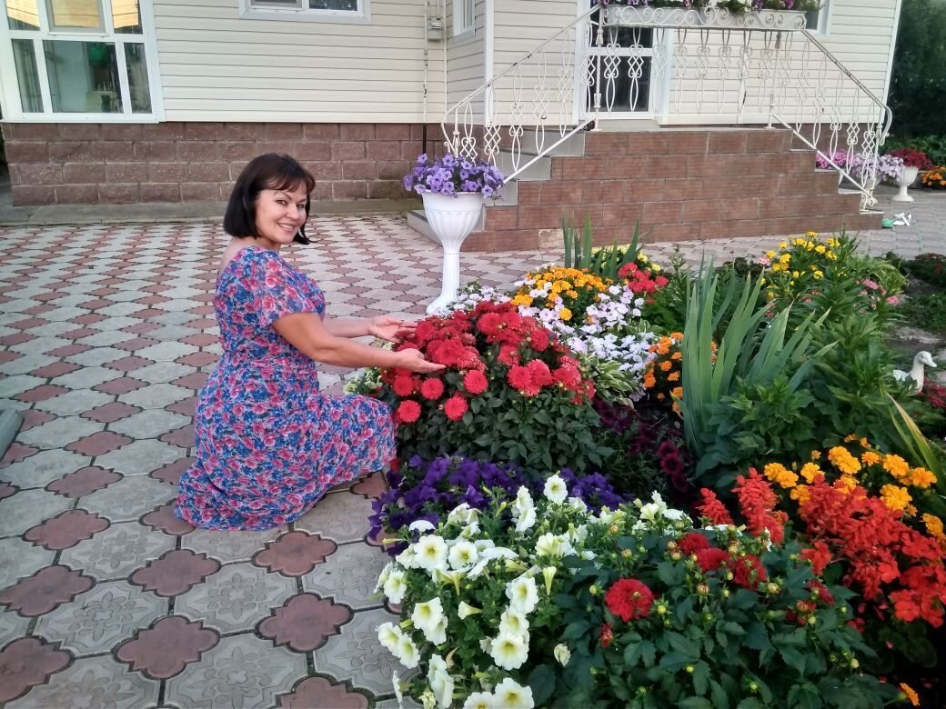 Айгуль и её цветы.