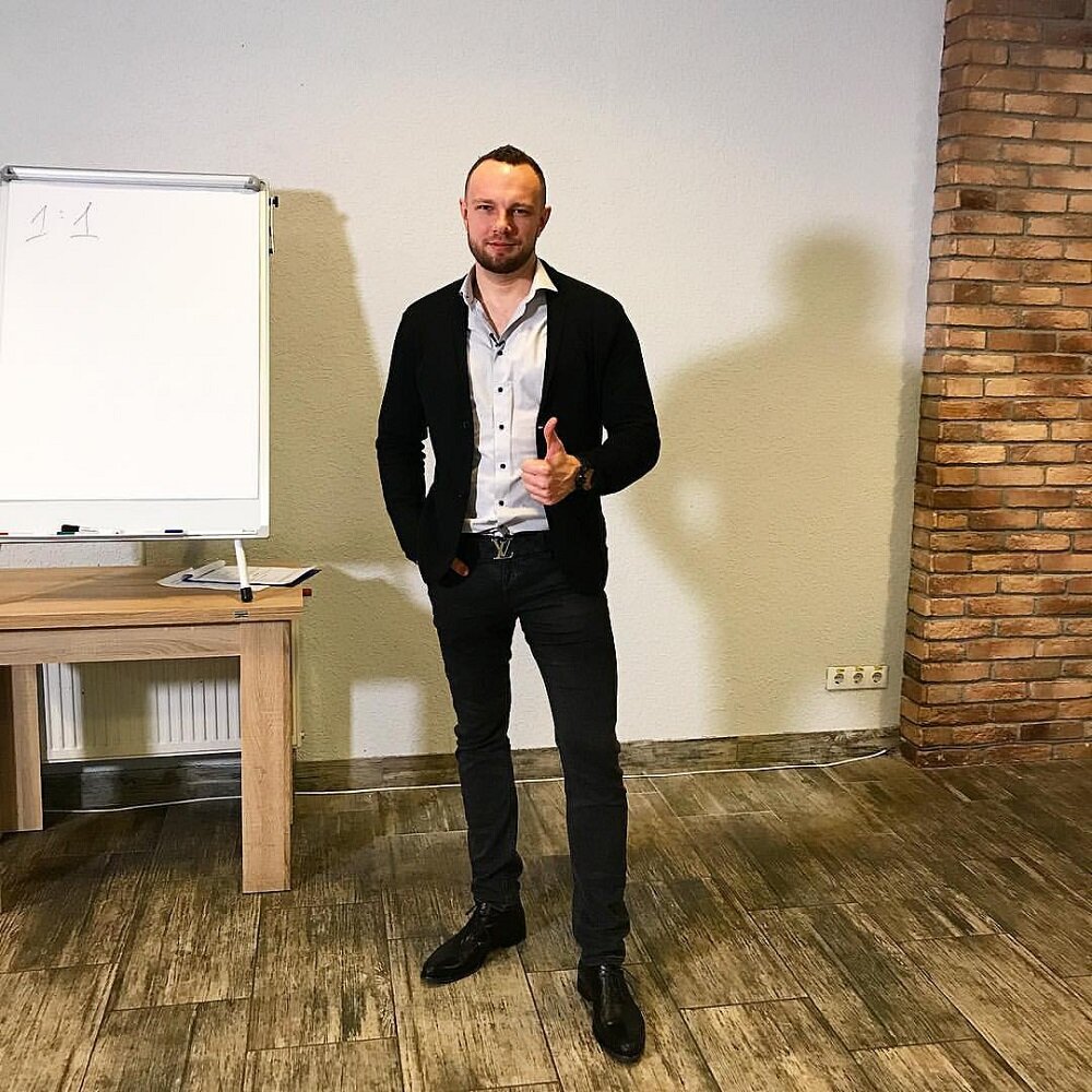 Антон Гломозда - Основатель Академии комплексного развития личности мужчины, эксперт и тренер по личностному росту.