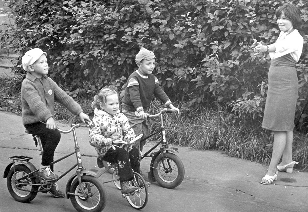 Гонки на велосипедах. Неизвестный автор, 1975 - 1978 год, Московская обл., г. Электросталь, из архива Ольги Обь.