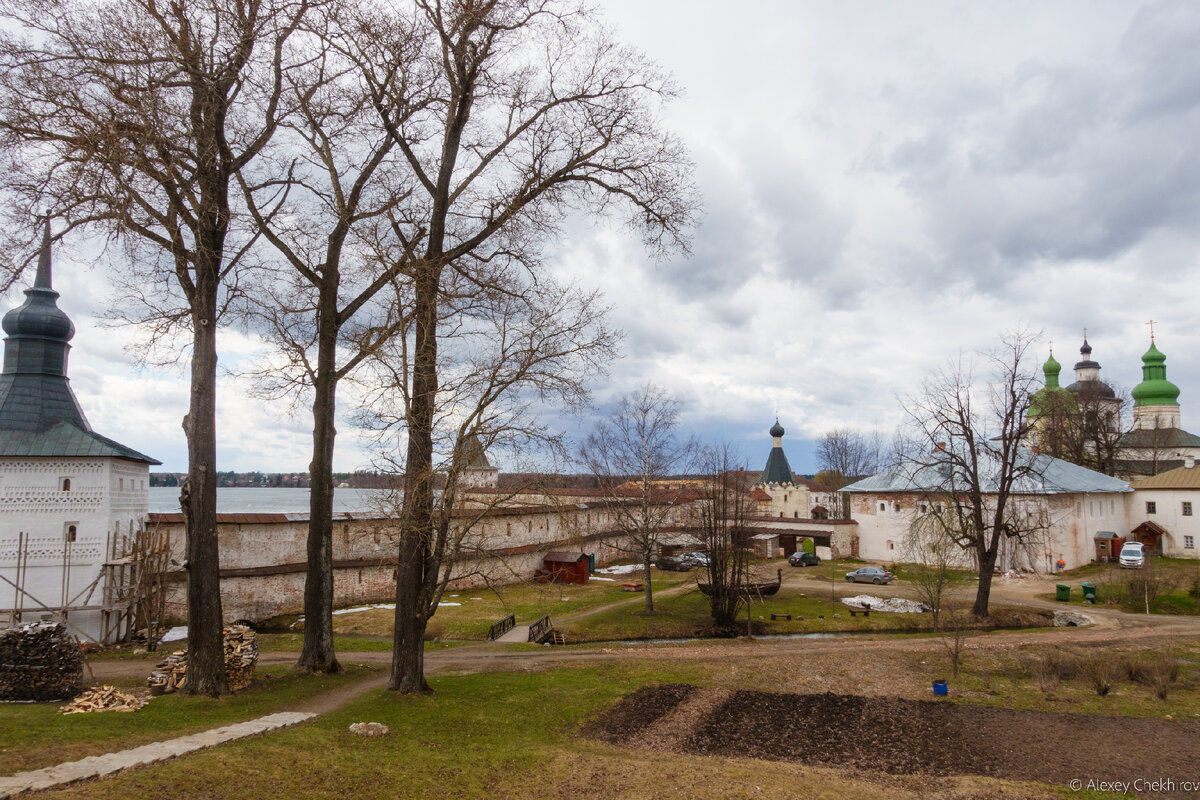 Хотя прогулявшись по территории можно видеть, что работы ещё предостаточно: всё же несмотря на значимость этого историко-архитектурного комплекса, пока что состояние еще далеко от идеала.