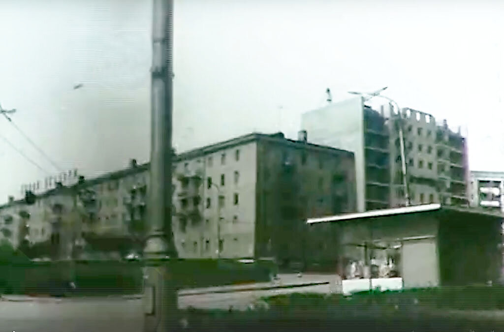 1971. Контактная сеть на Обуховском переулке и строительство дома.
