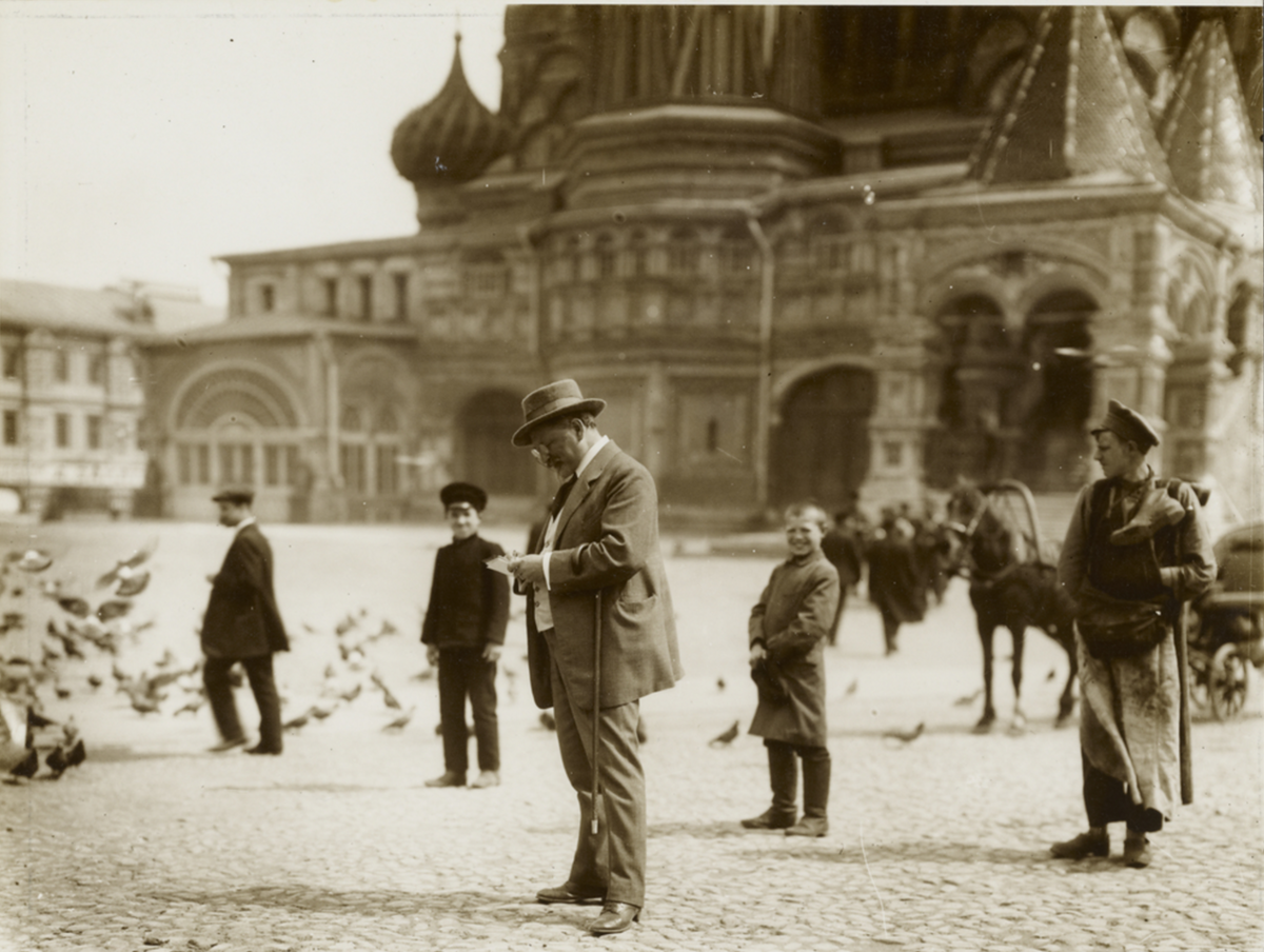 А.Муха на Красной площади, 1913 г.