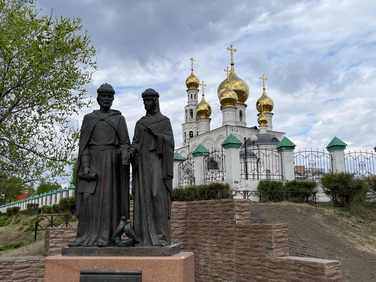 Новые старые российские ценности: как памятники святым Петру и Февронии  стали символом нового времени | Соло - путешествия | Дзен