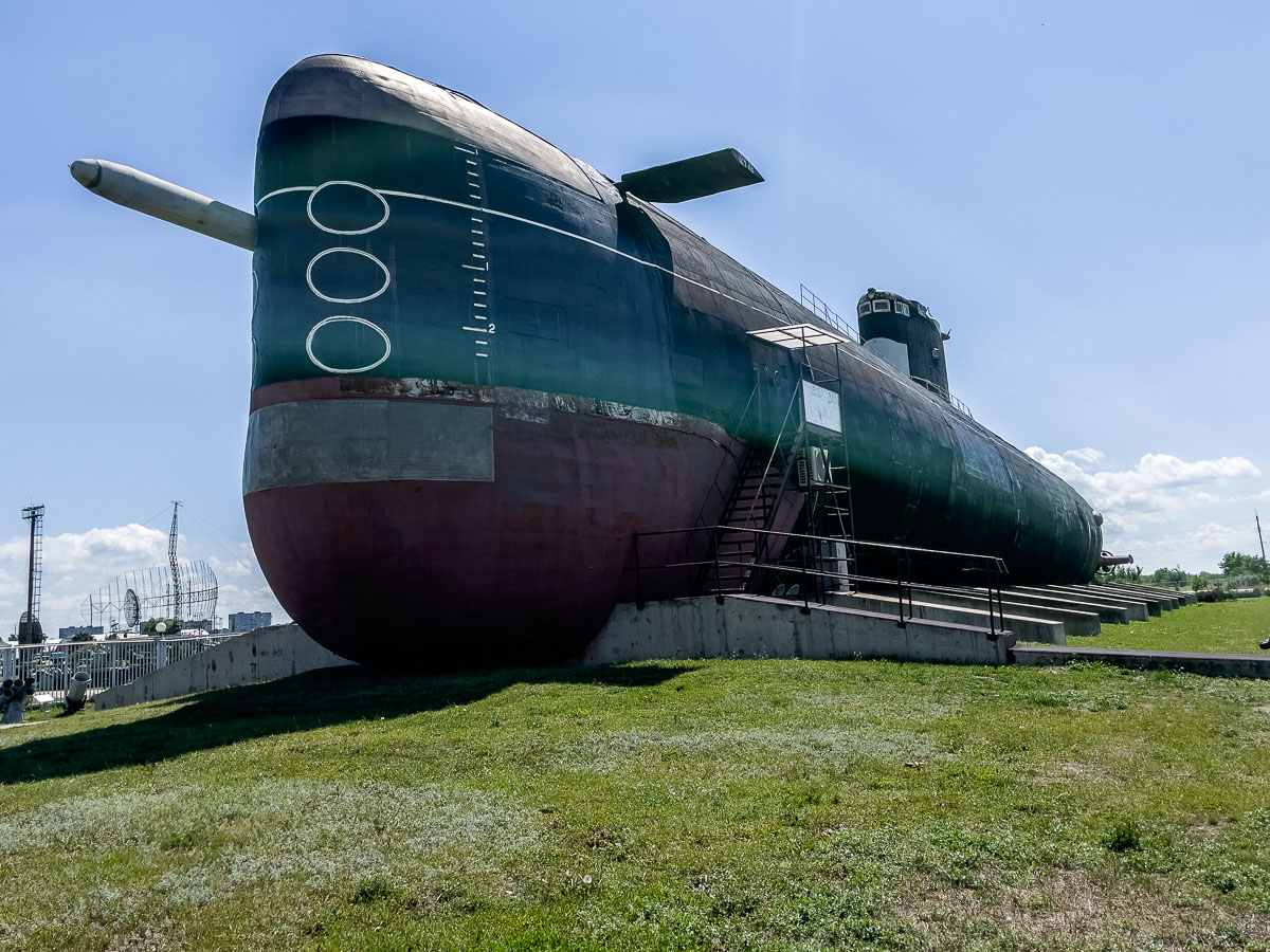 Подводная лодка 641Б «Сом» вытащенная в поле. Невероятное зрелище 😵💪😵‍💫12