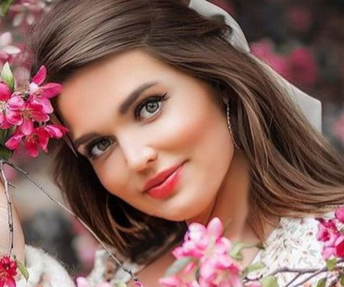     «После родов стала еще изящнее!»: жена Александра Энберта в бирюзовом бикини снялась в Сочи