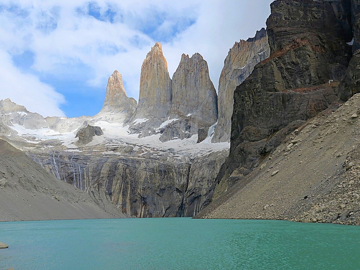 Три Голубые Башни.