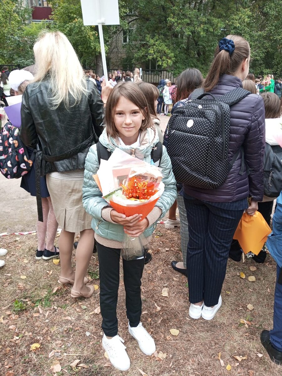 Наша пятиклассница Арина. Фото родителей.