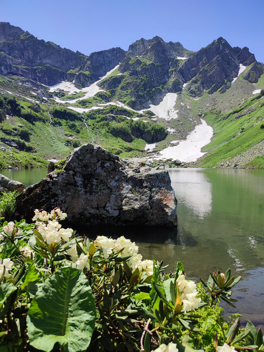 Озеро Мзы в июле