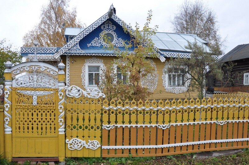 «В доме, где резной палисад...»