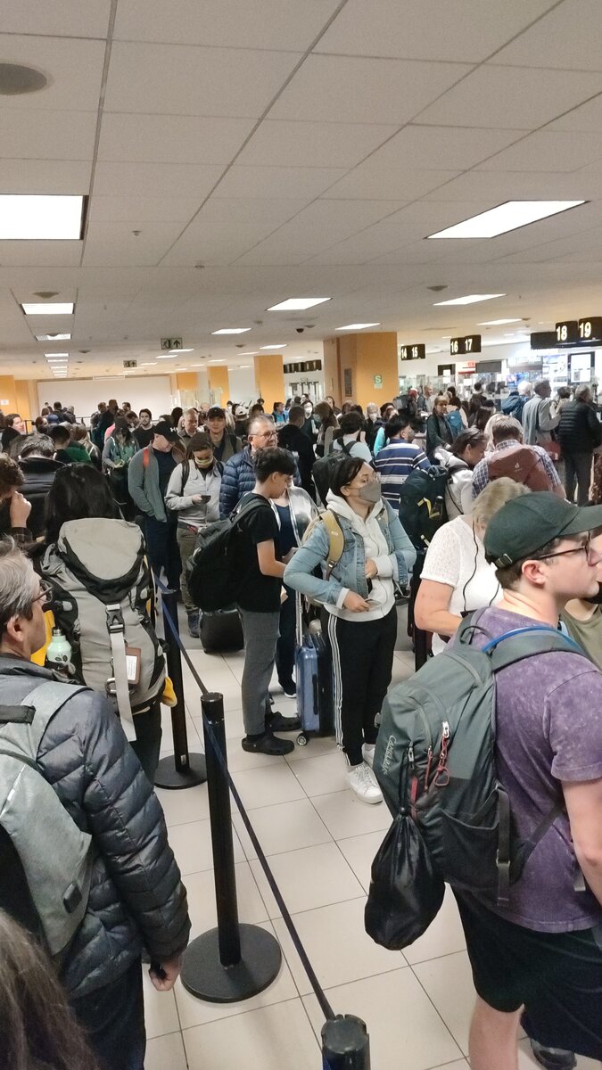 Очередь на паспортный контроль