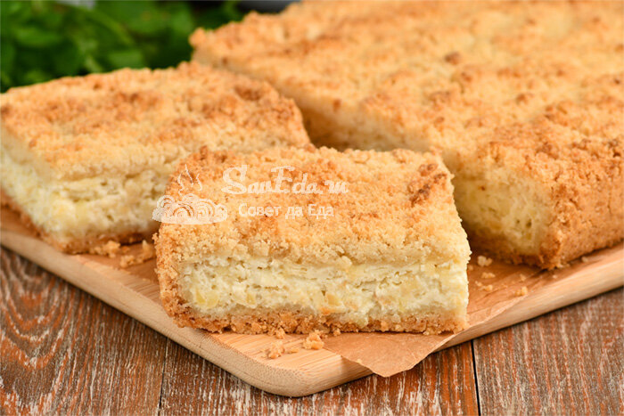 Насыпной пирог с творогом и яблоками