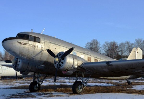  Самолет Ли-2