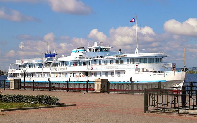    Теплоход «Борис Полевой»