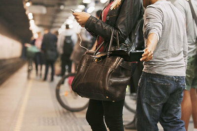    Карманник в метро ©depositphotos.com