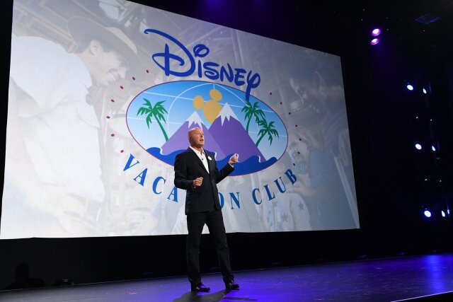    Боб Чапек (сс) Disney/Image Group LA