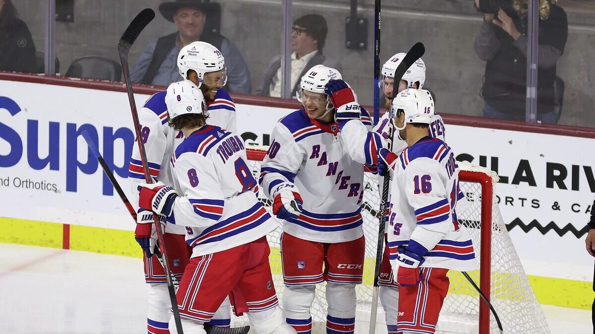    Хоккеист "Нью-Йорк Рейнджерс" Артемий Панарин празднует гол© Фото : twitter.com/nyrangers