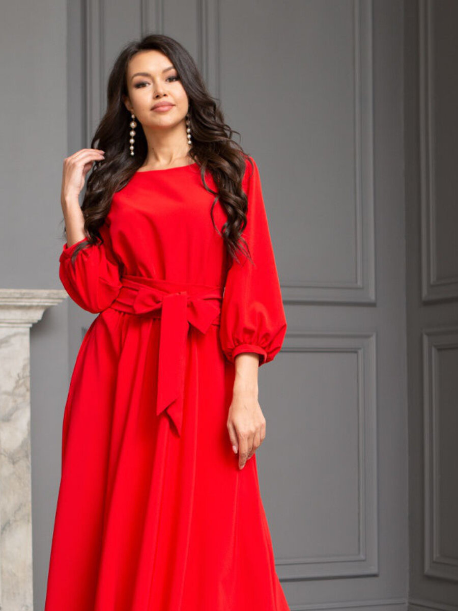    На Новый 2023 год лучше не надевать ярко-красное платье — выбери более сдержанный и благороднй оттенок.