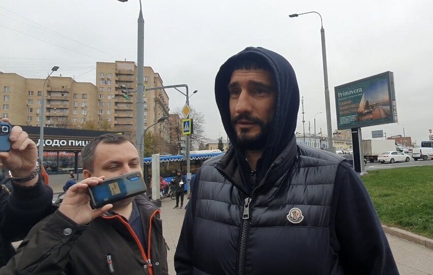 Спартак Гогниев после посещения Дома футбола. Фото Артема Локалова