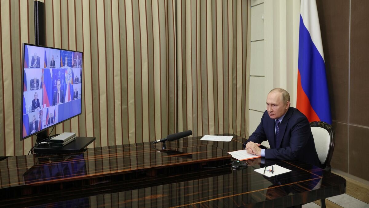    Президент РФ Владимир Путин проводит в режиме видеоконференции совещание с постоянными членами Совета Безопасности© РИА Новости / Алексей Бабушкин