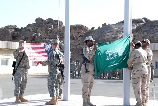    Флаги США и Саудовской Аравии army.mil