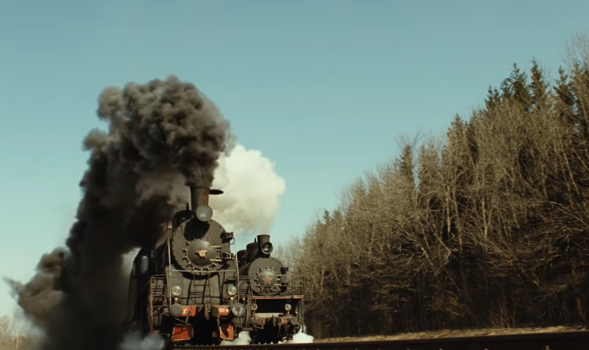 Стоп-кадр с паровозными гонками из к/ф "Край"