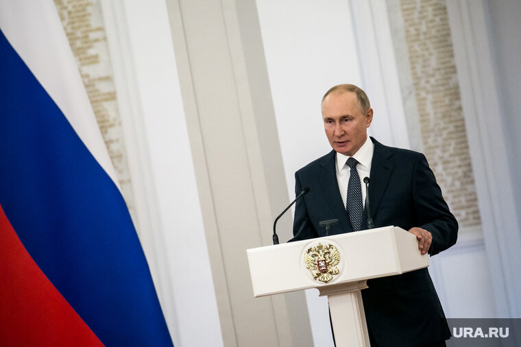    Десять сотрудников силовых структур получили генеральские звания, а трое генералов — повышены в звании