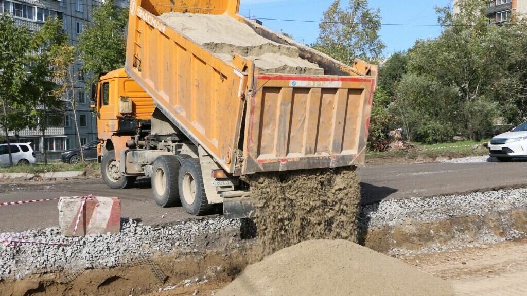     Как рассказали в городском управлении дорог, уже заключены муниципальные контракты на ремонт 41 объекта общей стоимостью 1 млрд 199,8 млн рублей. Общая протяженность участков составит 28,54 км.