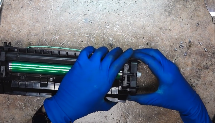 Фото 32. Отводим одну половину вниз относительно другой