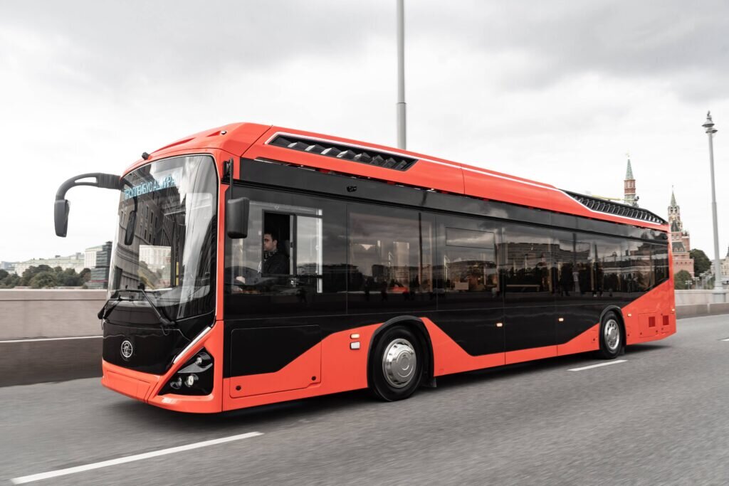    В России построили электробус с необычной системой зарядки m.ozhereliev@5koleso.ru