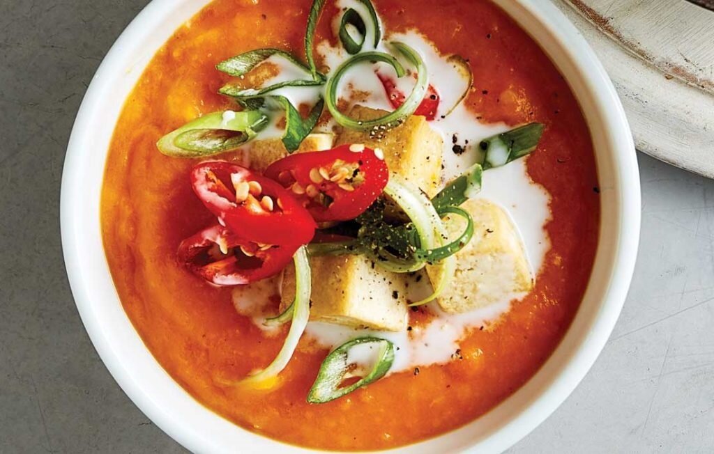 Тайский морковный суп с хрустящим тофу