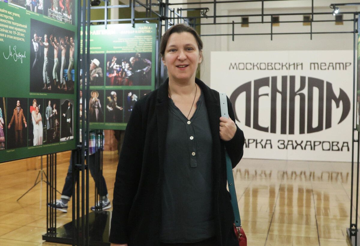     Олеся Железняк на открытии выставки в театре "Ленком" 2022 год Наталия Губернаторова