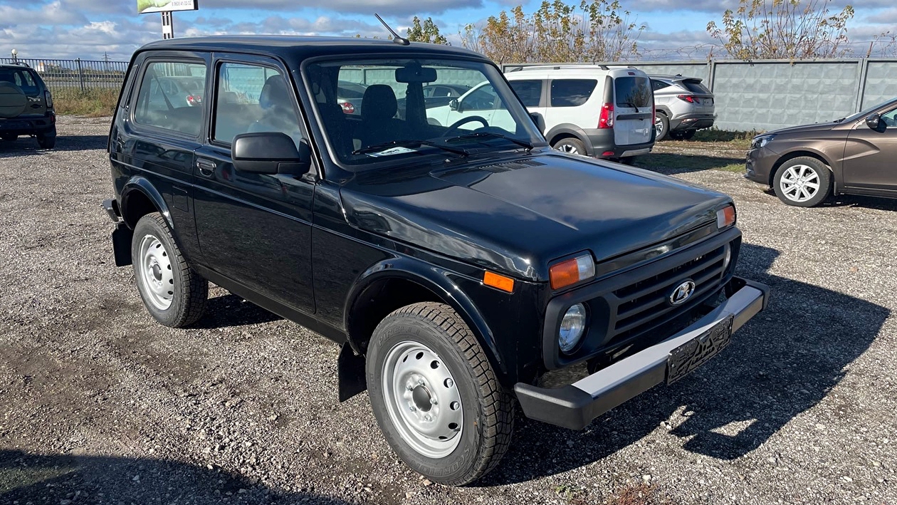 ЛЕГЕНДАРНАЯ НИВА ТРЕХДВЕРКА: СКОЛЬКО СТОИТ? Дешево взяли новую LADA NIVA  LEGEND 2022 с кондиционером