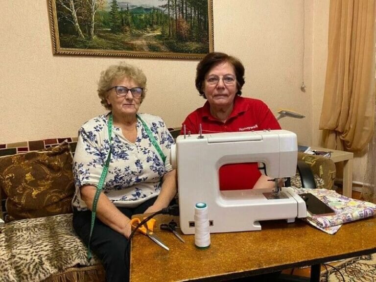    Жительницы Бугуруслана шьют белье для военнослужащих Елена Шкатова