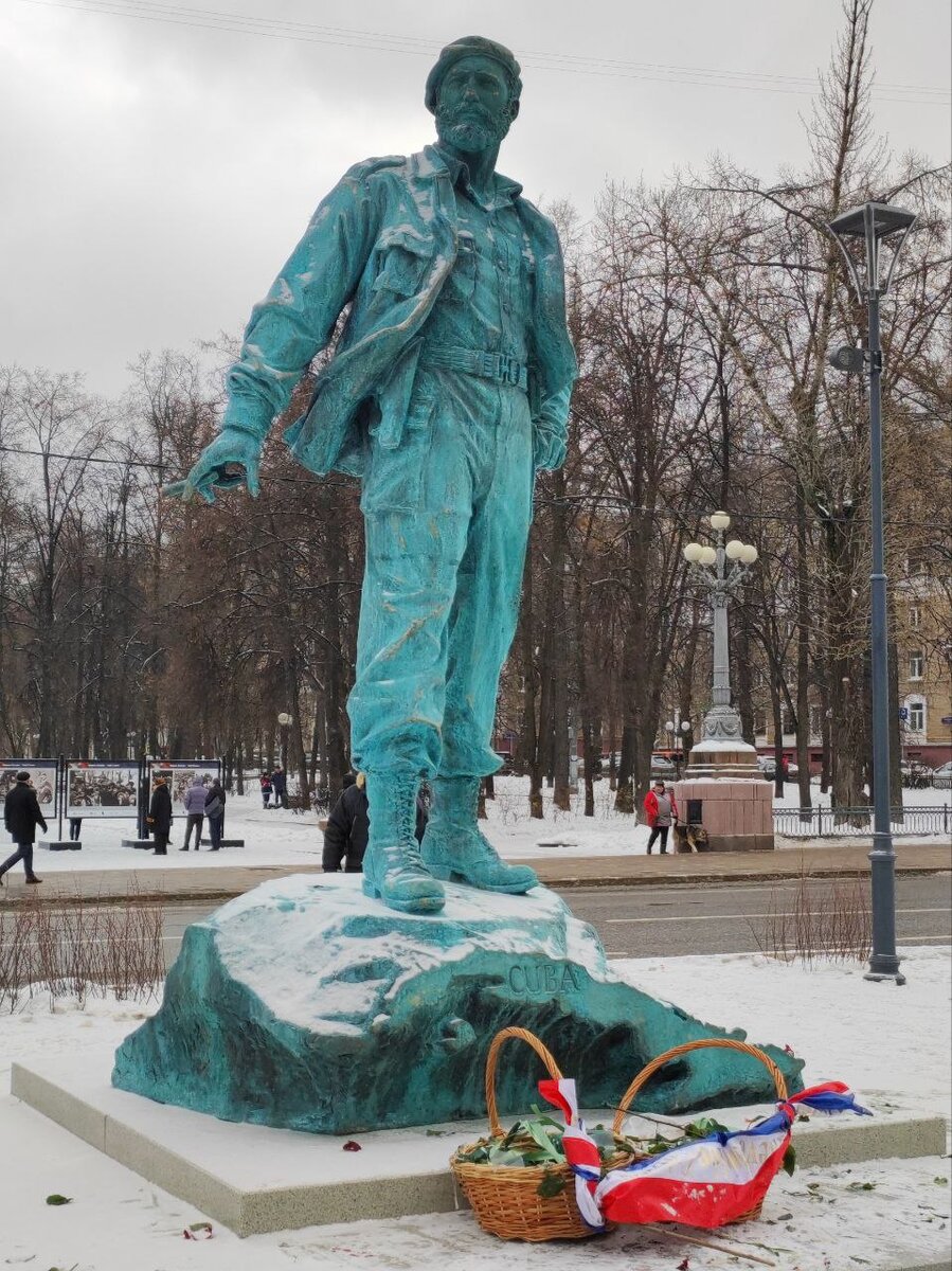 Памятник фиделю кастро в москве