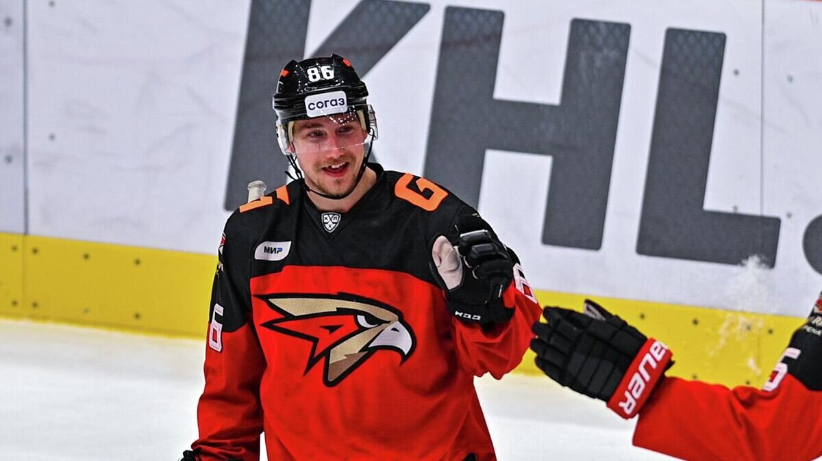    Американский хоккеист "Авангарда" Рид Буше (слева) в матче КХЛ© пресс-служба ХК "Авангард"