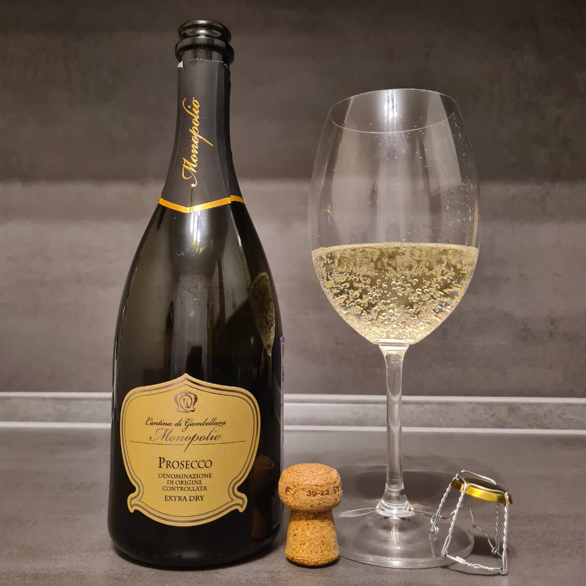 Prosecco monopolia. Просекко Экстра драй. Giotti Prosecco Extra Dry. Prosecco Extra Dry красное белое. Falconeri Prosecco Extra Dry.