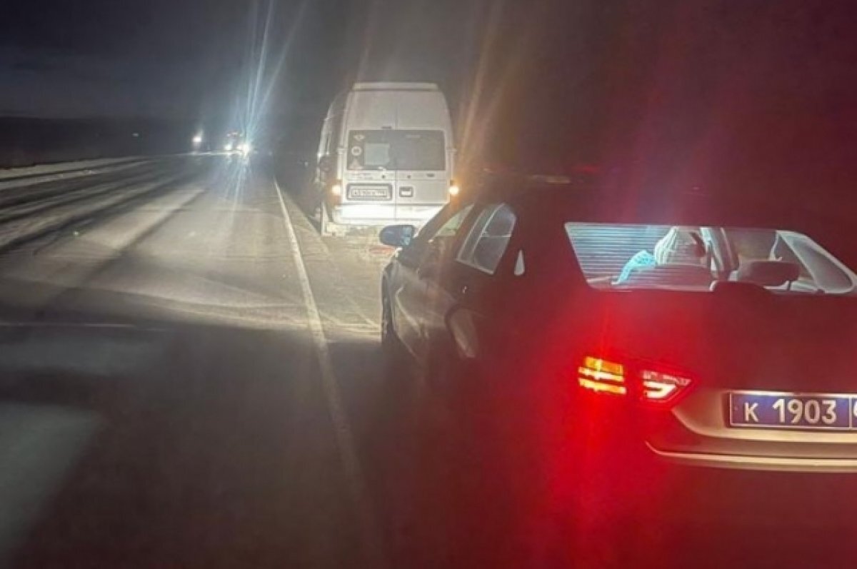    Свердловские полицейские помогли пассажирам сломавшегося на трассе автобуса
