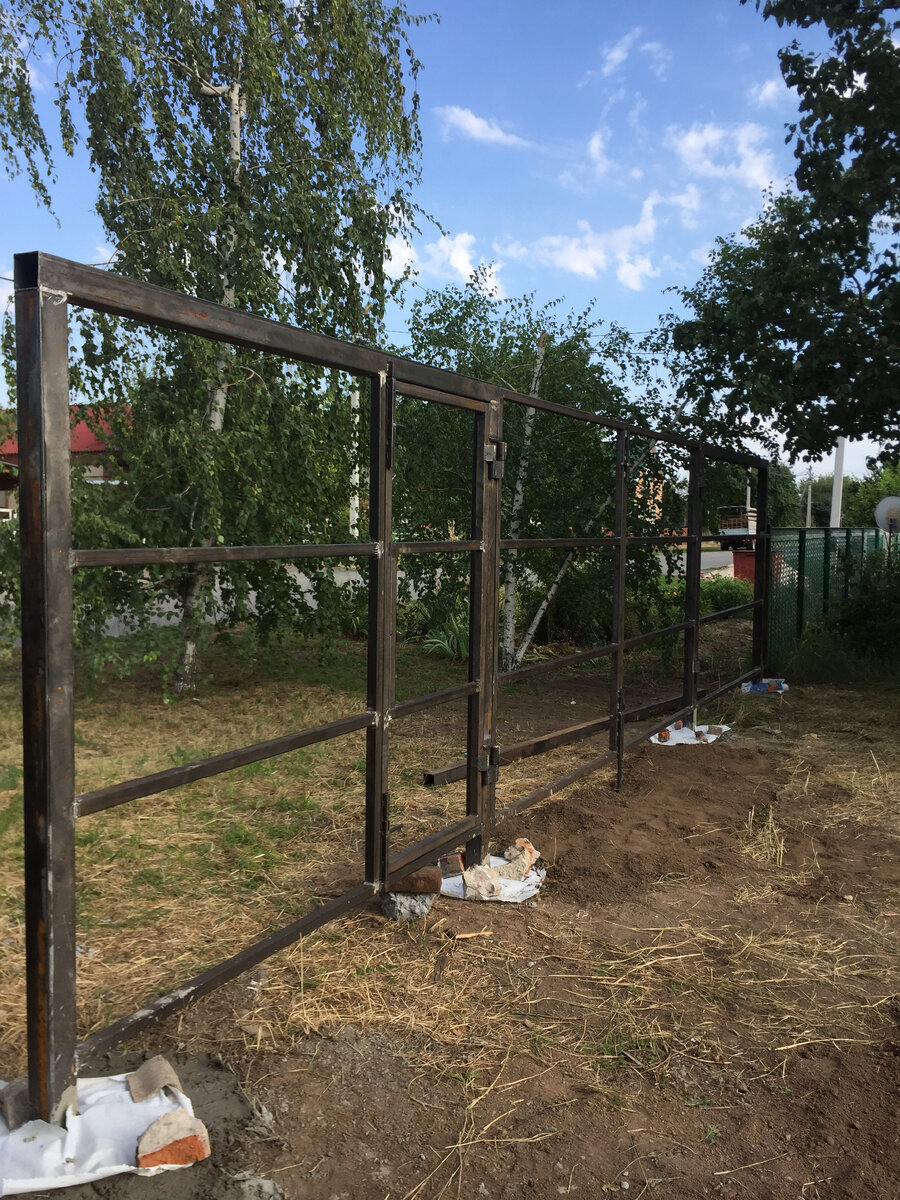 Каркас для фасада с врезной калиткой и воротам 3,4 метра, высотой 2 метра