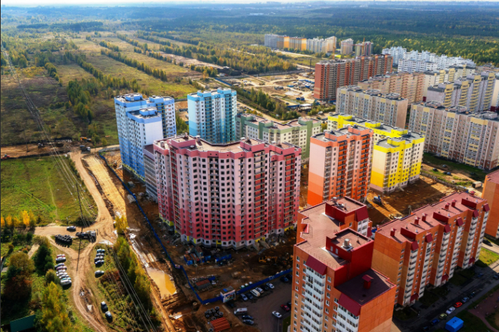 вот в таком красивом жилом комплексе Маша купила свое первое собственное жилье