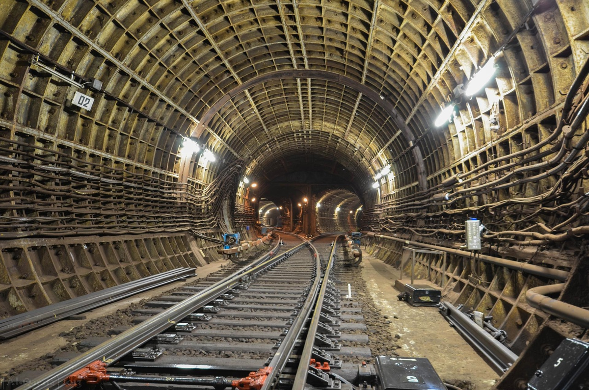 Сооружения уровень. Диггеры в Московском метро. Метро ССВ 2 5 тоннель. Метро Лондона диггеры. Станция метро Звенигородская подземные сооружения.