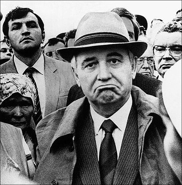 Одно из фото, красноречиво показывает отношение людей к Перестройке