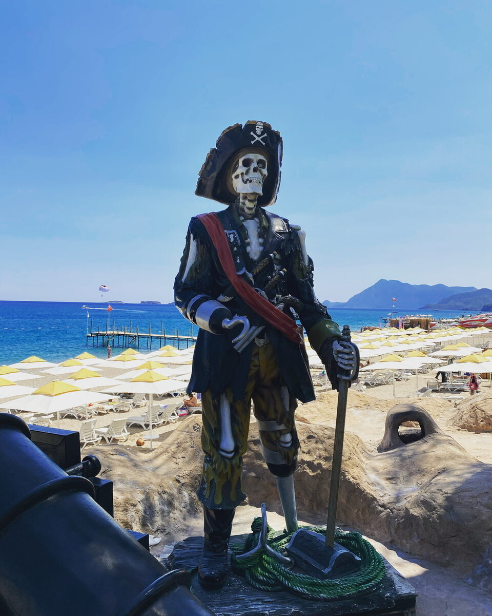 Тематический отель Pirates Beach Club