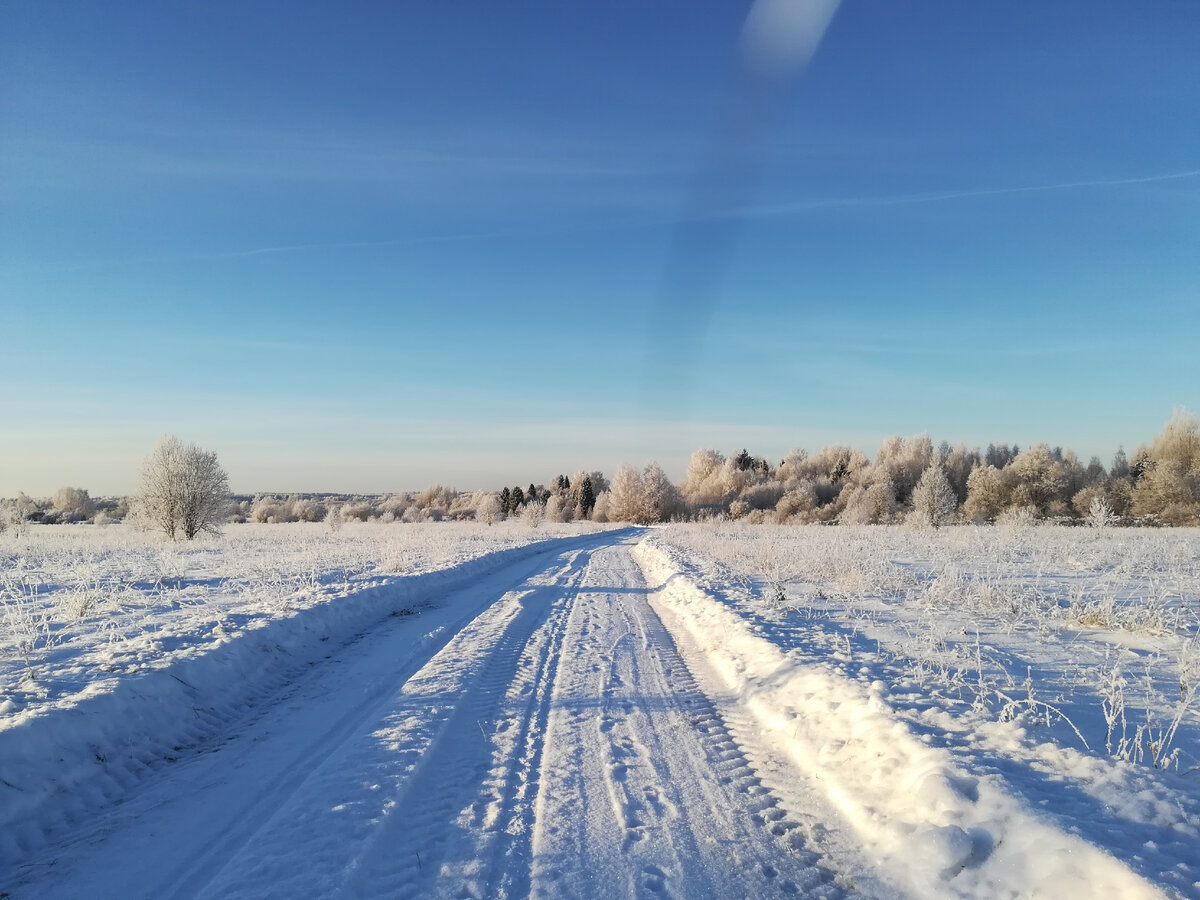 Ах, сколько будет разных Сомнений и соблазнов,
Не забывай, что это жизнь,
Не детская игра.
Ты прочь гони соблазны,
Усвой закон негласный,
Иди, мой друг, всегда иди
Дорогою добра.