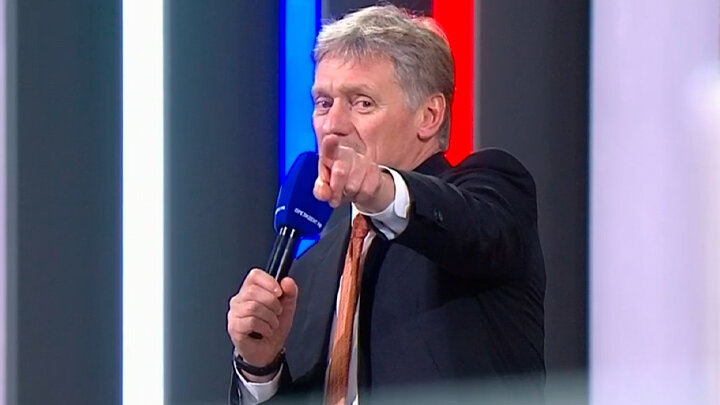 ДМИТРИЙ ПЕСКОВ ВО ВРЕМЯ БОЛЬШОЙ ПРЕСС-КОНФЕРЕНЦИИ. ФОТО: СКРИНШОТ КАДРА ВИДЕО / ТЕЛЕКАНАЛ ЦАРЬГРАД / VK.COM 