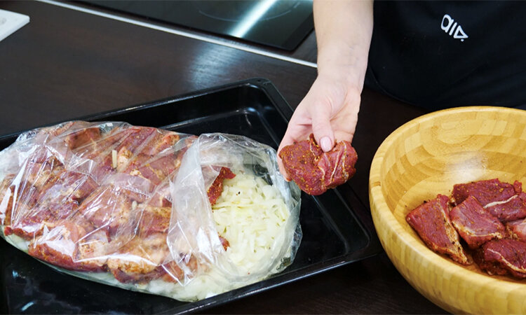 Как приготовить мясо в духовке вкуснее, чем на мангале. Тонкость вкуса в особых специях
