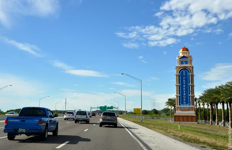 Санкт петербург сша. Стелла Флорида. Флорида заезд. Стеллы и площади во Флориде. Тампа фото въезд в город.