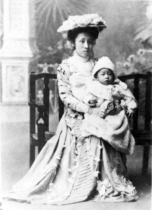Хэ Сян-нин 何香凝 (Hé Xiāngníng, 1878—1972 гг), революционерка, феминистки, лидера движения за права женщин, художница