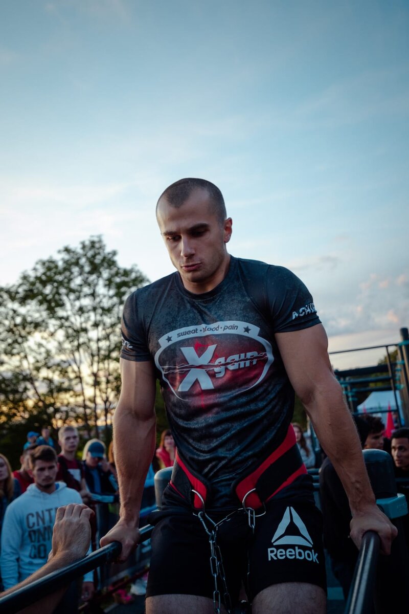 Отжимания на брусьях с дополнительным весом 32 кг на Чемпионате Мира по Power Workout в 2019 году, удалось выполнить 38 повторений в зачет и еще 2 не засчитали.