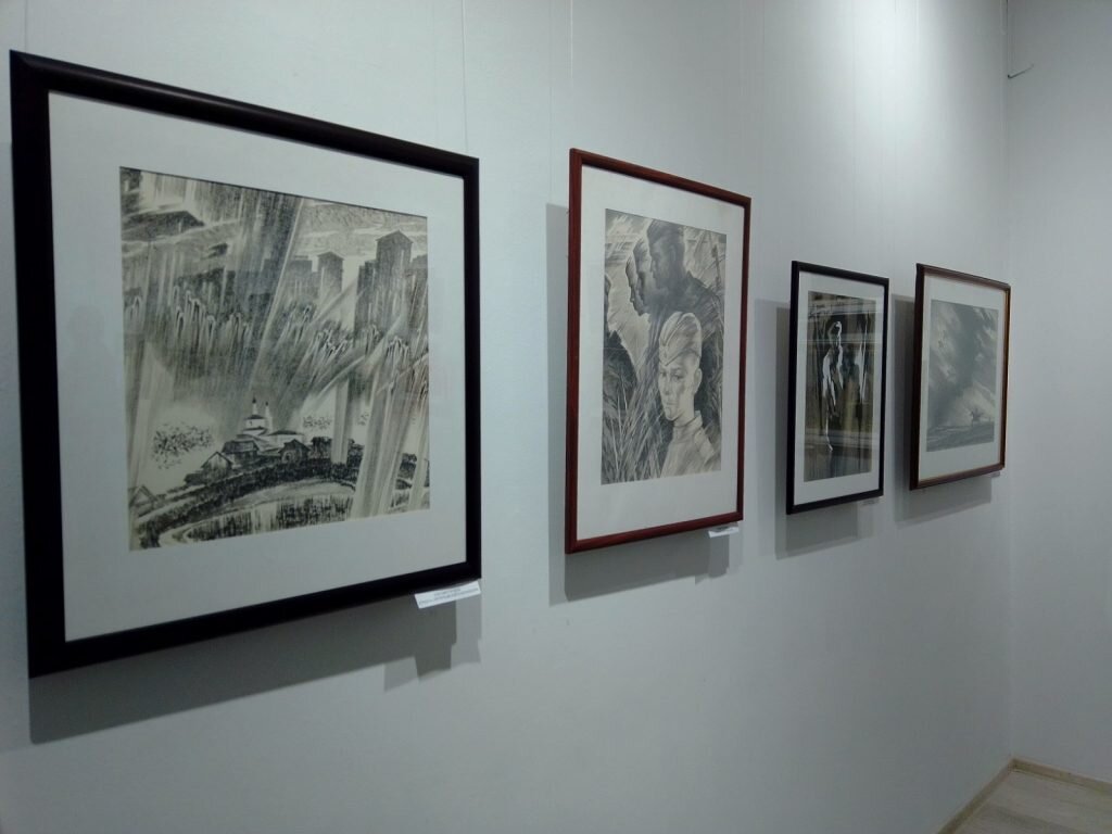 В брянском городском выставочном зале на бульваре Гагарина прошло открытие сразу двух выставок.